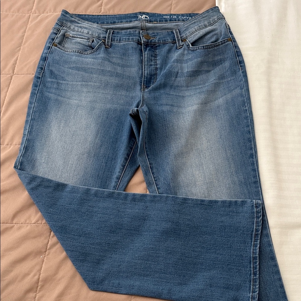 Women's Classic Straight Leg Blue Jeans